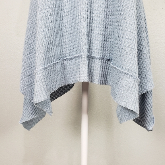 ALTAR'D STATE Waffle Knit Sharkbite Hem Top Light Blue Sz S - Picture 3 of 7